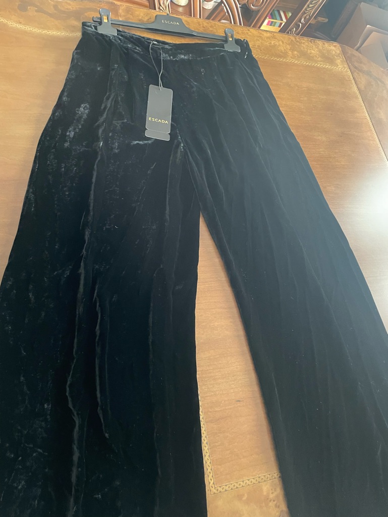 Escada Black Velvet Wide-Leg Pants